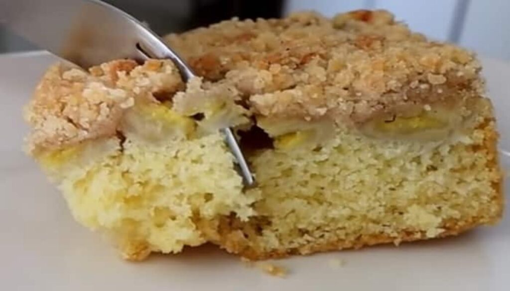 torta de banana com farofa