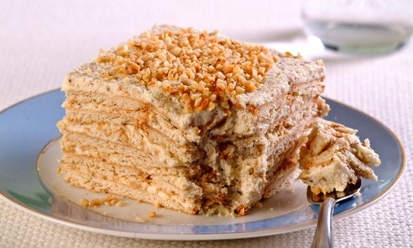 torta de amendoim com biscoito